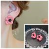 Pendientes de estilo pastoral dulce con flores rojas y perla negra, pequeños y frescos pendientes de explosión de moda para niñas.