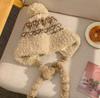2024 Nuevo Estilo Étnico Jacquard Felpa Sombrero Lei Feng de Mujer Otoño e Invierno Cálido Protección para las Orejas Pareja Grueso Tejido Lana Sombrero