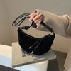 Bolsa de Axila Fashion e Versátil 2025 Nova Retrô Couro Nobuck Croissant Estilo Popular Quente Bolsa Transversal de Ombro Único