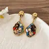 Pendientes de perla asimétricos estilo europeo y americano, pendientes de moda de nicho de alta gama, pendientes llamativos únicos y versátiles