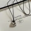 Pingente com Textura de Bordado com Fio de Prata, Colar Longo Acessório com Toque de Luxo, Design de Nicho para Mulheres, Colar Simples Ajustável
