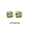 Pendientes de moda europeos y americanos pendientes de venta caliente pendientes de lujo ligero pendientes chapados en oro pendientes lisos que no se decoloran pendientes transfronterizos de oro
