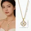 Collar de acero de titanio con trébol de cuatro hojas microincrustado estilo explosión cruzada, resistente al descoloramiento, accesorios con sentido de diseño de nicho para mujeres, joyería de comercio exterior de verano