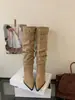 Botas sexy de camurça com bico fino, plissadas e empilhadas para mulheres, botas de moda de salto alto com fivela de cinto, botas de cano alto finas com saltos finos, botas longas estilo europeu e americano