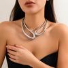 Gargantilla de metal con anillo brillante exagerado, estilo retro, con resorte irregular y hueco para mujer
