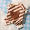 Roupas de Cachorro Listradas de Desenho Animado para Outono e Inverno, Macacão Térmico de Quatro Patas, Macacão para Gatos, Roupa de Casa para Pets, Roupa que Cobre a Barriga