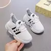 Nuevos Zapatos Infantiles Primavera y Otoño Zapatos de Malla Transpirable para Niños Zapatos de Coco para Niños Pequeños Zapatos Deportivos para Niñas