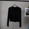 [BiZheng] Nuevo Diseño Estilo Coreano Primavera Temprana 2026 con un Sentido de Elegancia, Camiseta Básica de Manga Larga con Cuello Halter en V para Mujer 5879