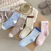 Nuevos Calcetines de Coral con Rayas de Media Pantorrilla Otoño/Invierno Engrosados Calientes para el Piso Ropa Sencilla para el Hogar Calcetines para Dormir de Mujer Cruzados