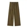Calça casual masculina moderna com caimento fluido, apresentando um design de cós estiloso, uma estética cleanfit única inspirada no Japão e um corte reto, solto e de cor sólida.