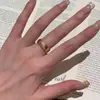 Anillo de Nicho de Forma Romboide Modelo Nuevo de Gama Alta con Diamantes para Mujer, Anillos de Dedo Índice de Pareja de Oro Rosa Sin Diamantes CNC con Ranuras