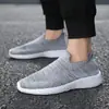 Sapatos Masculinos de Tamanho Grande Sem Cadarço Tênis Esportivos de Malha Respirável Sapatos Casuais de Malha Sapatos Slip-on Sapatos Masculinos de Verão Respiráveis Pés Sem Cheiro