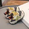 Zapatos para Caminar de Bebé Nuevos Otoño 2026, Antideslizantes y Resistentes al Desgaste, Fáciles de Poner y Quitar con Cierre de Velcro, Versátiles y Cómodos, Adecuados para Niños, al Estilo de los Zapatos de Forrest Gump