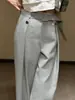Pantalones de Traje Ligeros Grises Exquisitos y Elegantes para Otoño 2026 con Textura Plisada, Únicos y Súper Estilosos, Adelgazantes para Figuras en Forma de Pera, Pantalones de Pierna Ancha para el Trabajo