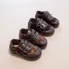 Zapatos de piel para niña con estampado de leopardo retro y doble hebilla, colección de otoño 2026, suela plana, cómodos, versátiles y elegantes planos