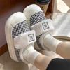 Zapatillas de algodón para mujer, otoño e invierno, cálidas, retro, a cuadros, para interior y exterior, suela gruesa, de lana y felpa, 2024