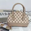 Bolso de concha de nicho estilo francés vintage para mujer, Nuevo de moda 2025 estilo Hong Kong material de retazos bolso de hombro y cruzado para mujer