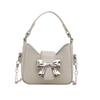 Bolso cuadrado pequeño portátil con hebilla de lazo al por mayor, bolso de mujer 2025 verano nuevo lindo bolso de hombro textura bolso bandolera