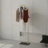 Cabide de Chão Curvo, Suporte de Roupas de Metal com Base de Pedra Sinterizada, Cabide Minimalista Moderno para Quarto ou Hall de Entrada