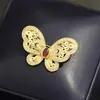 Broche de Mariposa Dorado con Corte de Piedra Estilo Retro Palacio, Pin Versátil de Insecto Exquisito y Compacto Accesorio Antiexposición