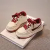 Zapatos de Baloncesto de Moda para Niños Otoño 2024 Explosiones Moda Joker Zapatos Casuales para Hombre Suela Suave Zapatos para Niñas