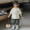 Conjunto de Verão para Meninos 2026 Novo Estilo Camiseta de Manga Curta de Verão Infantil Conjunto de Duas Peças Roupas Tie-Dye com Strass para Bebê