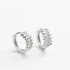 Ear Cuff de Picos con Circonita Cúbica Estilo Nuevo Europeo y Americano para Mujer Lujo Ligero Sentido de Alta Gama Diseño de Nicho Pendientes de Remache Geométricos de Moda