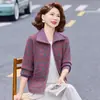 Moda outonal transfronteiriça para mães, design elegante com lapela, novo modelo 2026, casaco versátil de manga longa de inverno estilo chinês plus size para mulheres de meia-idade e idosas
