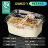 Caja rectangular de plástico transparente con tapa, compartimentada y sellada, para empaquetar ensalada de frutas.