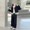 Traje de Niña Ropa de Otoño 2026 Nuevo Estilo Elegante Chaqueta de Mezclilla con Adorno de Encaje para Niños Pantalones de Pierna Ancha Conjunto de Dos Piezas Venta al por Mayor