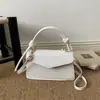 Coleção Outono/Inverno 2026 Transfronteiriça: uma bolsa pequena quadrada elegante, versátil e chique com um design minimalista e sofisticado, perfeita para usar no ombro, na transversal ou na mão
