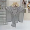 Novo estilo 2026 xale de tricô fino de seda gelada vazado para combinar com camisas e saias, usado sobre uma camiseta ou como um pequeno colete para mulheres no verão