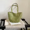 Bolso tote hueco estilo vintage transfronterizo coreano para mujer, nuevo modelo de verano 2026, bolso simple de gran capacidad para el hombro y debajo del brazo