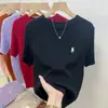 Tecido de fio com núcleo trançado Gola redonda suéter de tricô trançado bordado de manga curta Design de verão nicho único top requintado
