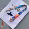 Tarjeta Universal 2.0 Edición Ancha Transferencia de Calor Patrón Retro Tótem Teléfono Móvil Hebilla Placa Metálica Dorada Cuerda para el Cuello