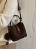 Bolso de mano nuevo de comercio exterior transfronterizo, bolso tipo cubo moderno y elegante para mujer, con un diseño único, adecuado para el trabajo diario, y se puede llevar como bolso de hombro o bolso cruzado