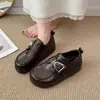 Mocasines Retro para Mujer con Velcro y Aumento Oculto de Altura, Piel Suave Estilo Birkenstock, Zapatos Pequeños de Piel Negros, Nueva Colección Otoño 2026