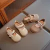 Mocasines para niñas 2026 primavera nuevo estilo tejido fly-knit transpirables zapatos para niños pequeños suela suave zapatos de princesa para niñas pequeñas