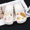 Sapatos com buracos transfronteiriços, acessórios faça você mesmo, simulação de resina fofa, comida, brinquedo, sapatos de ovo de pêssego, decorações de flores, fivela de sapato removível