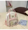 Nova Mochila Multifuncional Estilo Japonês Fofa para Meninas ins Bolsa Transparente com Insígnia Fofa Mochila de Ombro Único para Viagem Primavera/Verão