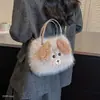 Estilo Coreano Nova Bolsa Transversal de Ombro Único para o Dia a Dia Feminina de Pelúcia Estilo Balde Fofa Bolsa de Mão 2026 Versátil Macia Fofa Ursinho