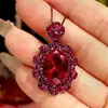 2026 Zhuang Shengsheng Joyería Cobre Chapado en Oro Estilo Europeo y Americano Piedra Sintética Corindón Rojo Espinela Azul Conjunto de Colgantes de Alta Gama 12*1