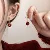 Brincos de Franja com Contas Vermelhas Retrô para Mulheres, Brincos Exagerados de Luxo Leve com um Design Estiloso, Joias de Orelha para Casamento