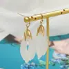 Clip para oreja sin perforación de pétalos esmerilados súper de hada estilo coreano para mujer, pendientes de acrílico de Magnolia, pendientes vintage Mori Fashion