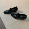 Elegantes zapatos de tacón alto para mujer, con un tacón grueso, perfectos para otoño, con punta cuadrada, un estilo francés profundo y un look británico chic.
