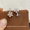 Brincos Assimétricos Flor de Pérola Borboleta Doces e de Alto Padrão Estilo Coreano, Elegantes, Requintados, Únicos e Versáteis Brincos Novo Estilo