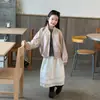 Chaqueta para Niñas Aimo Beibei 2026 Otoño Estilo Coreano Chaqueta Bordada con Cuello Alto para Niños Top Holgado con Cremallera para Niñas