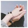 Pulseira Magnética Preta Brilhante Estilo Coreano Criativo Gravidade para Homens e Mulheres, Par de Pulseiras de Cristal Mutuamente Atraentes, Joia de Casal