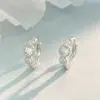 Pendientes Diarios Versátiles de Estilo Lindo en Plata de Ley S925 Chapados en Oro con Diseño de Borde de Mini Pastel y Tres Piedras de Circonia, Elegantes Clips para Orejas