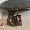 Bolsa tote simples de outono para mulher de grande capacidade com pingente, brilhante e moderna, nova bolsa de mão 2026 para o dia a dia, bolsa de ombro estilo coreano